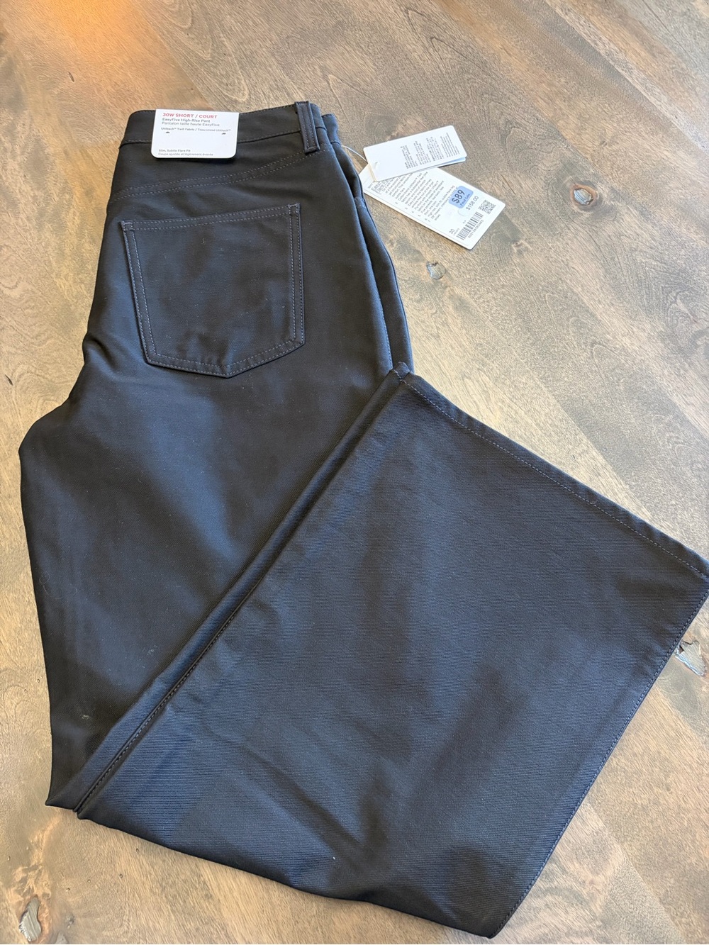 Lululemon Women’s Easy Five HR Subtle Flare *short
